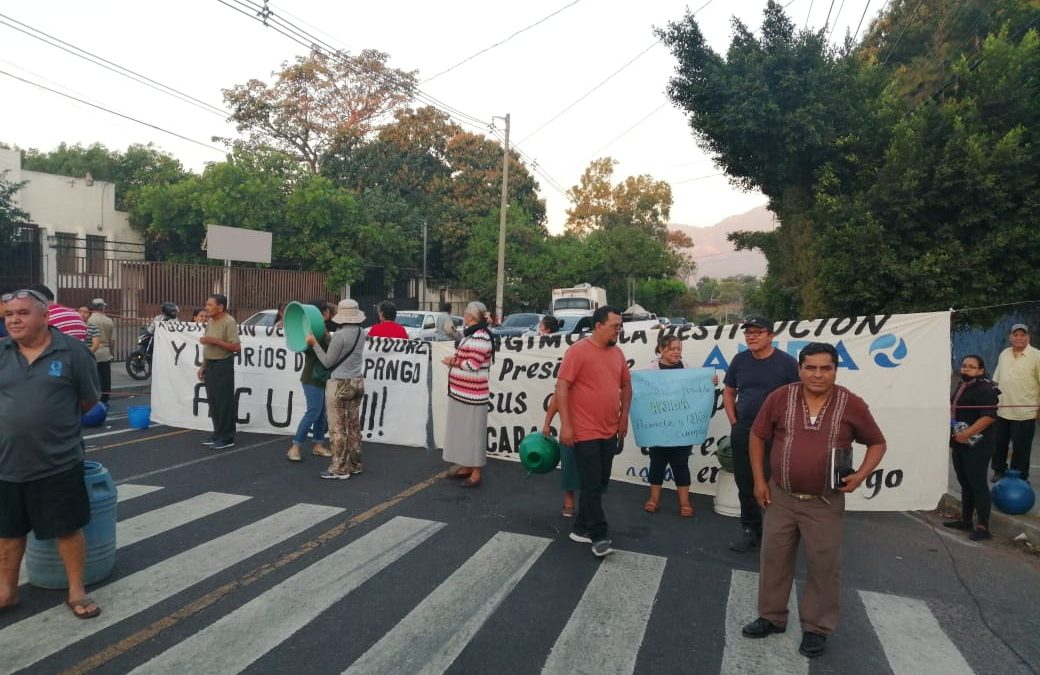 HABITANTES DE SOYAPANGO PROTESTAN POR FALTA DE AGUA.